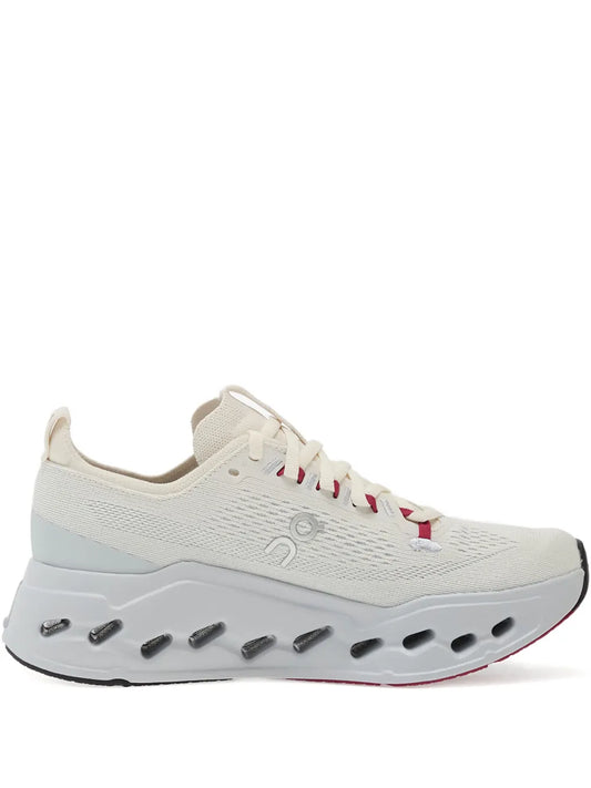 On Running Cloudsurfer Max Logo-Detail