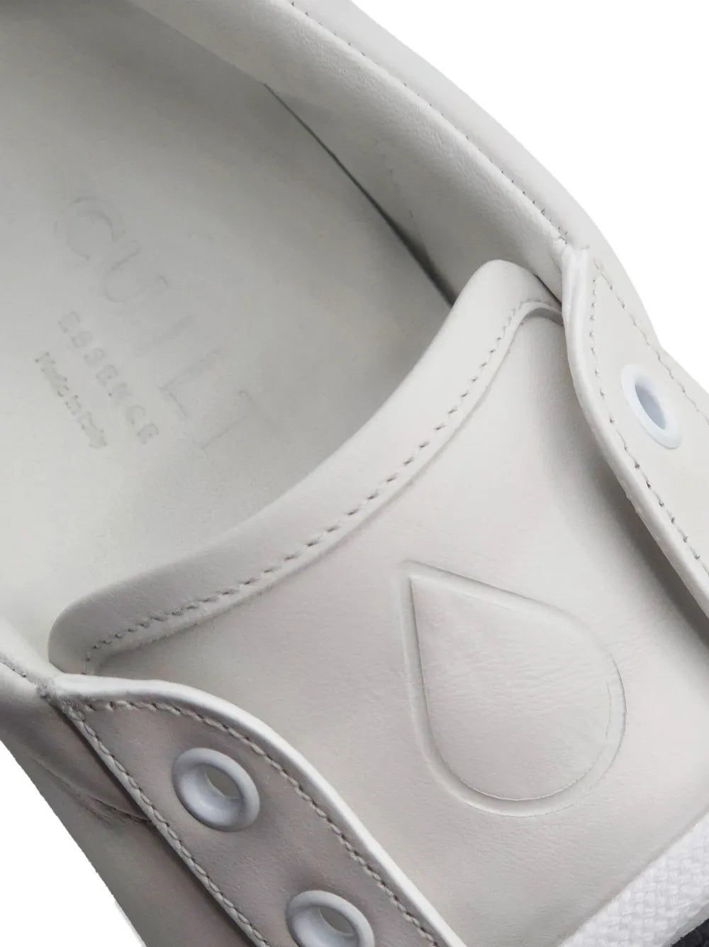 CU | LT ESSENCE Lace-Up Leather
